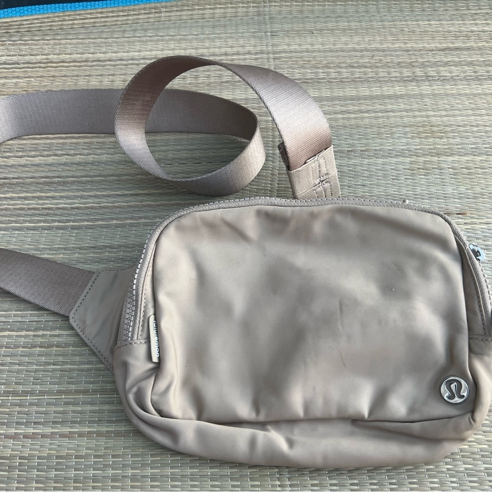 Lululemon Everywhere Belt Bag Large BEIGE